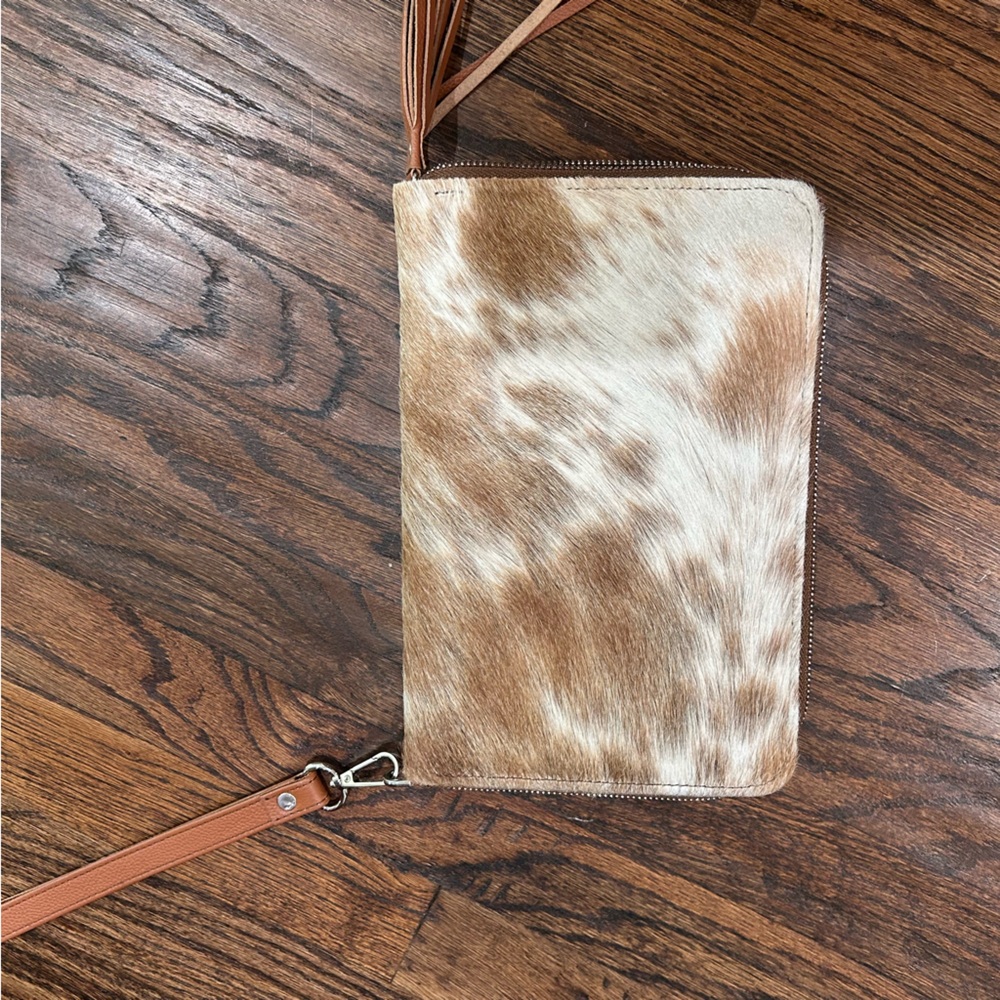 Western Linens Cowhide Clutch/Wrislet - Picture 2 of 8